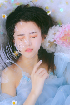 赤裸羔羊